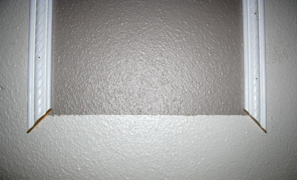 stairway-landing-wall-14