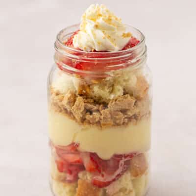 Strawberry Cheesecake Mason Jar Cakes