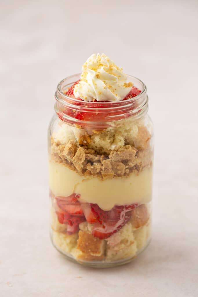 Strawberry Cheesecake Mason Jar Cakes