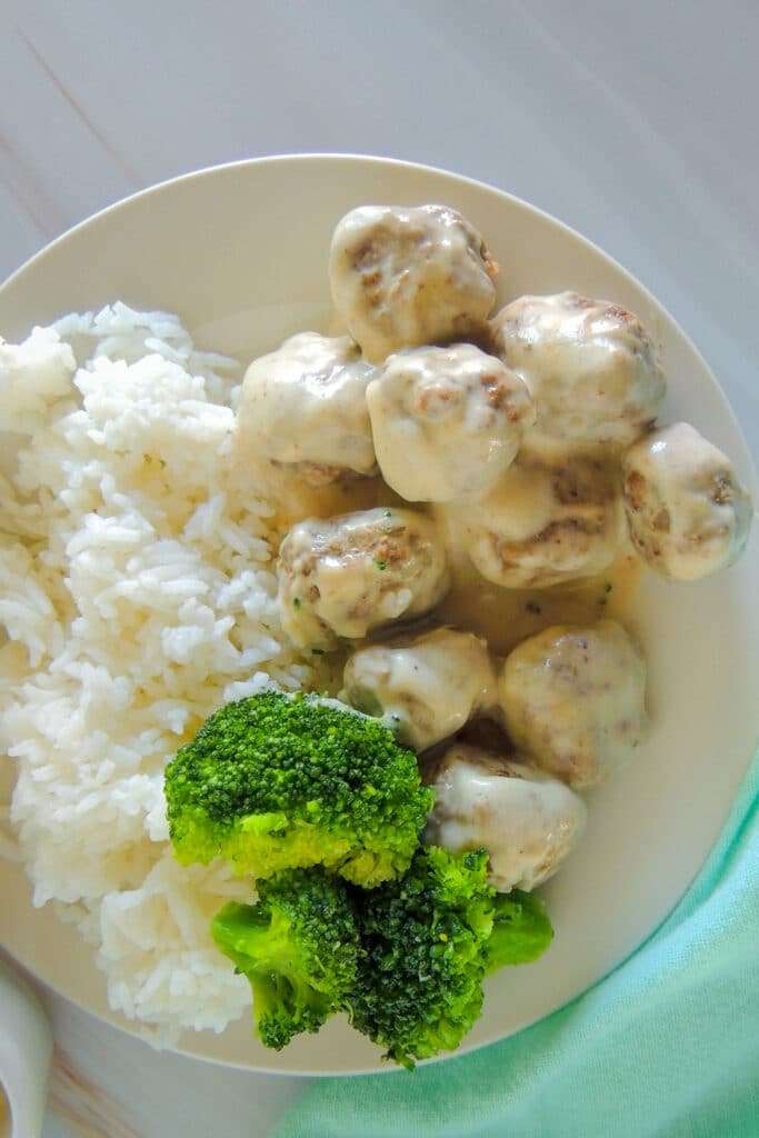 Meatballs with Rice and Gravy