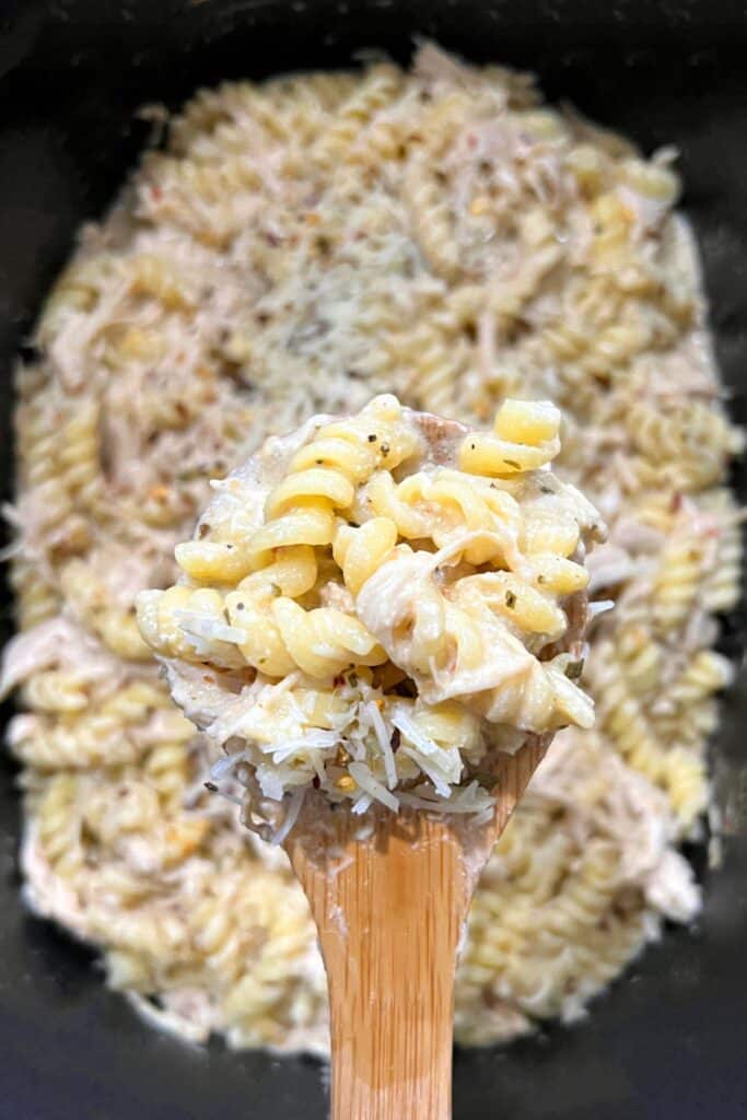 Crockpot Garlic Parmesan Chicken Pasta