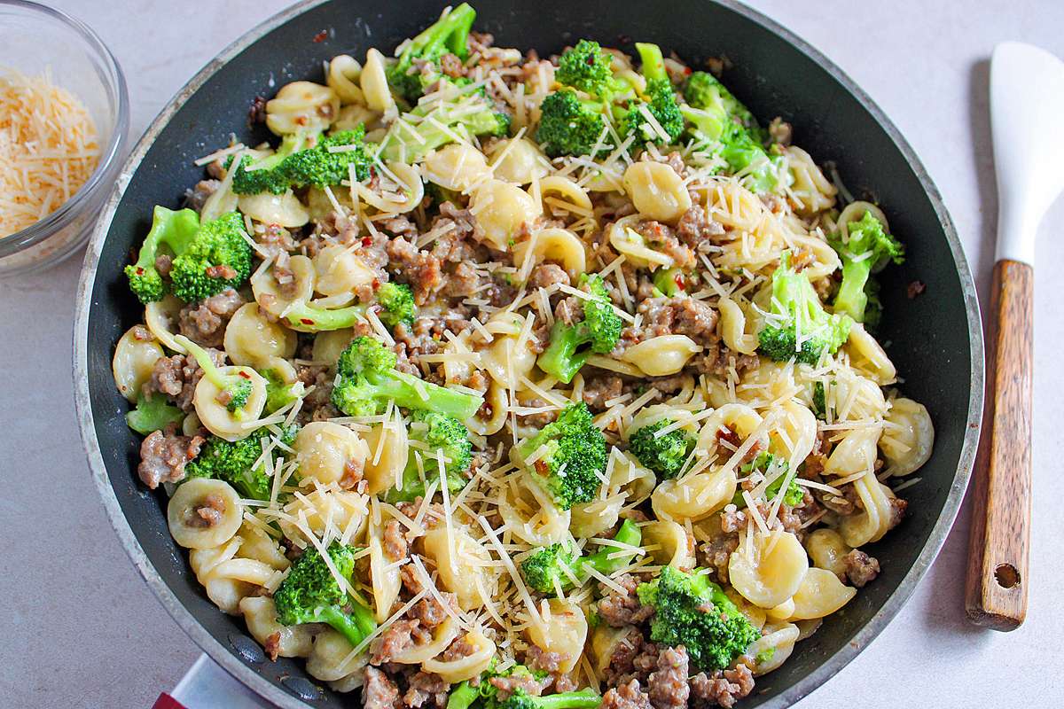 Pasta with Sausage and Broccoli