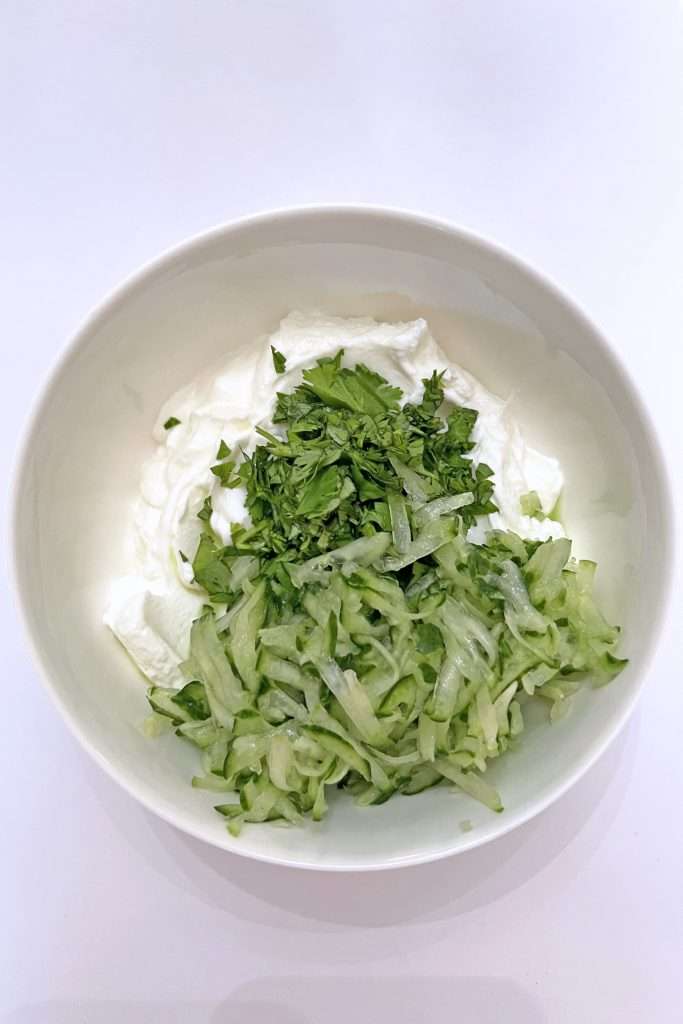 Combine all ingredients in a small bowl.