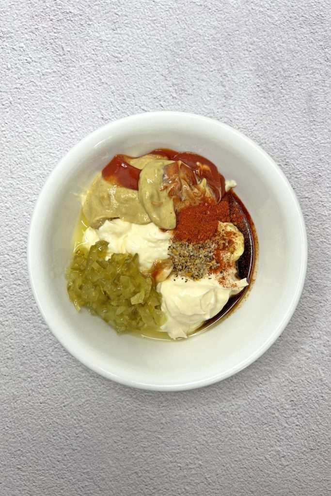 Combine all ingredients in a small bowl.