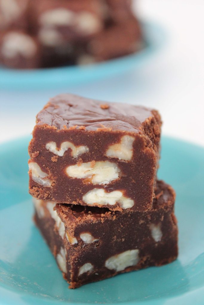 Simple Chocolate Fudge with Pecans