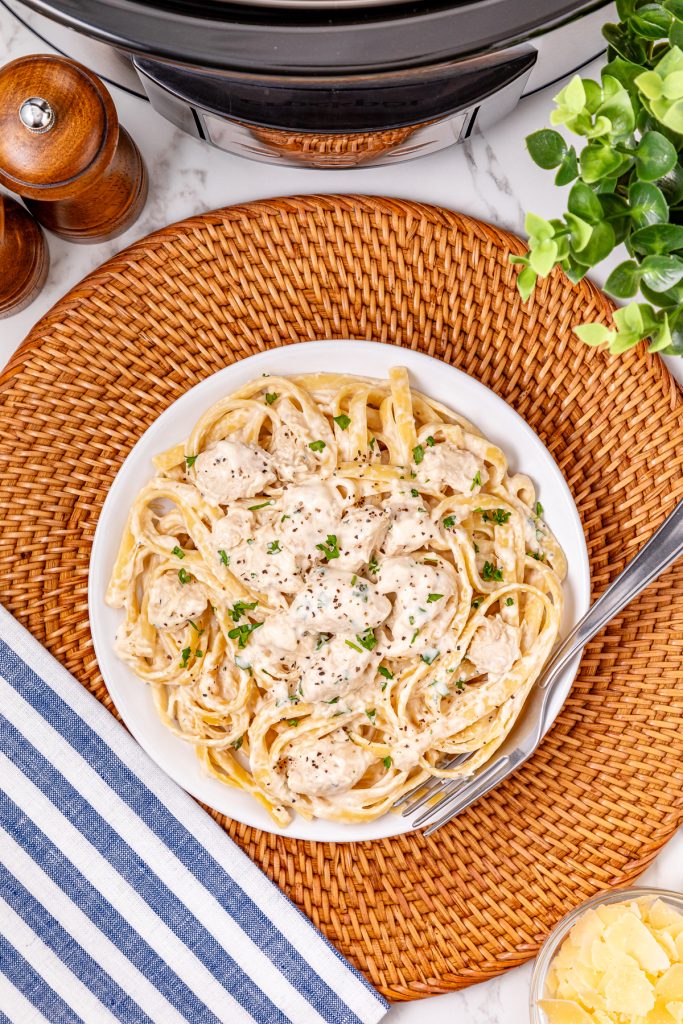 Slow Cooker Chicken Fettuccine Alfredo