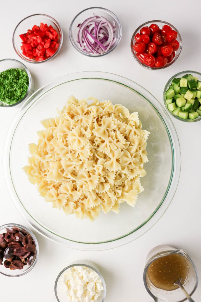Place prepared pasta in a large bowl.